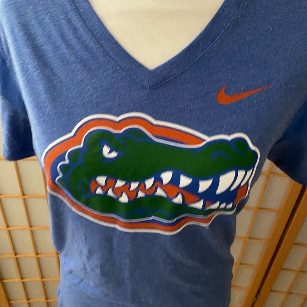 Nike Tee University Florida Gators Small Medium Woman's Athletic Cut Blue V-Neck - Picture 2 of 5
